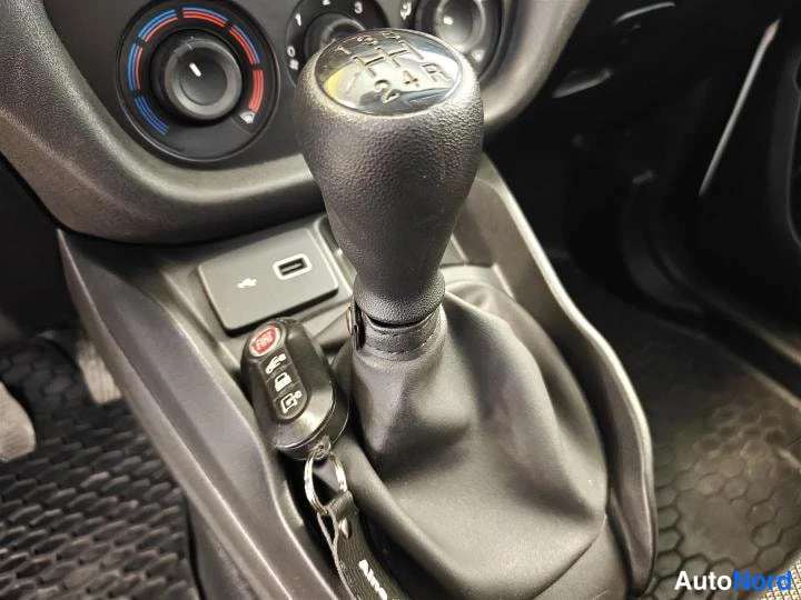 Valkoinen Fiat Doblo 2021, yksityiskohta, kuva 20