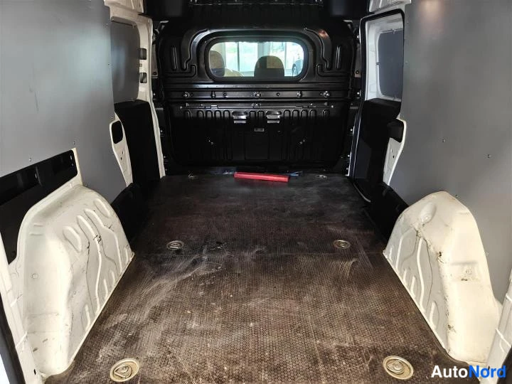 Valkoinen Fiat Doblo 2021, tavaratila, kuva 12
