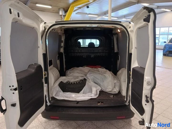 Valkoinen Fiat Doblo 2021, tavaratila, kuva 11