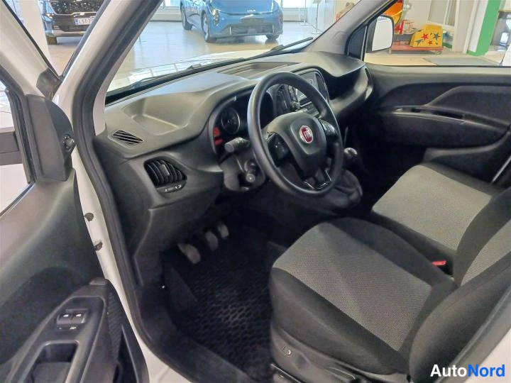 Valkoinen Fiat Doblo 2021, ohjaamo, kuva 6