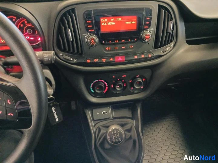 Valkoinen Fiat Doblo 2021, yksityiskohta, kuva 15