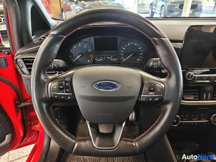 Punainen Ford Fiesta 2020, yksityiskohta, kuva 13
