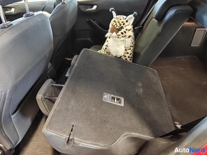 Punainen Ford Fiesta 2020, tavaratila, kuva 11