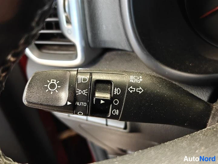 Punainen Kia Sportage 2016, yksityiskohta, kuva 16