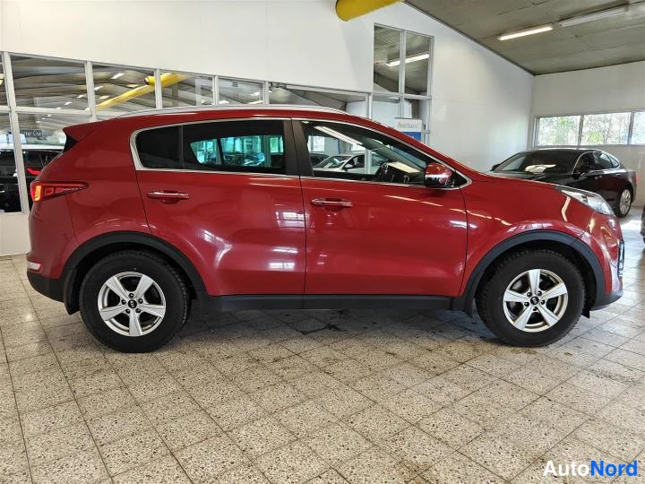 Punainen Kia Sportage 2016, sivulta, kuva 4