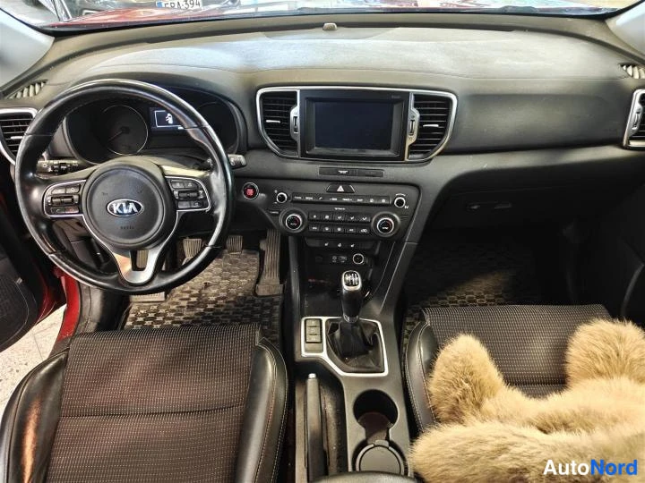 Punainen Kia Sportage 2016, ohjaamo, kuva 8