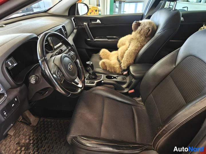 Punainen Kia Sportage 2016, ohjaamo, kuva 9