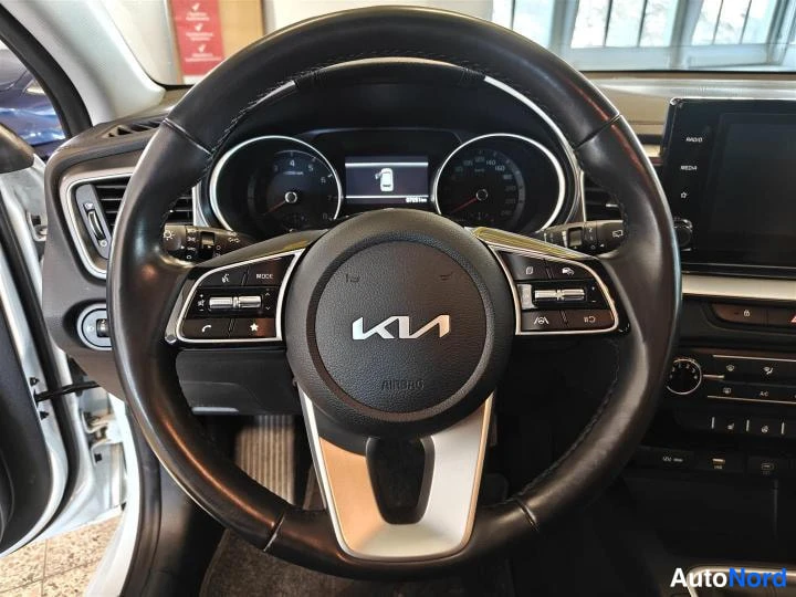 Valkoinen Kia Ceed 2023, yksityiskohta, kuva 11