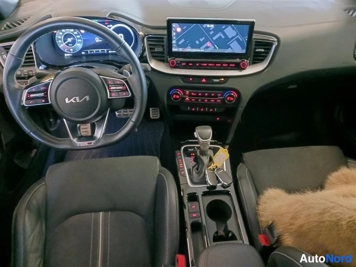 Punainen KIA ProCeed 2023, ohjaamo, kuva 7