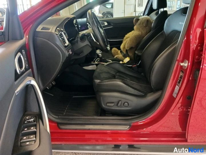 Punainen KIA ProCeed 2023, etuistuimet, kuva 8