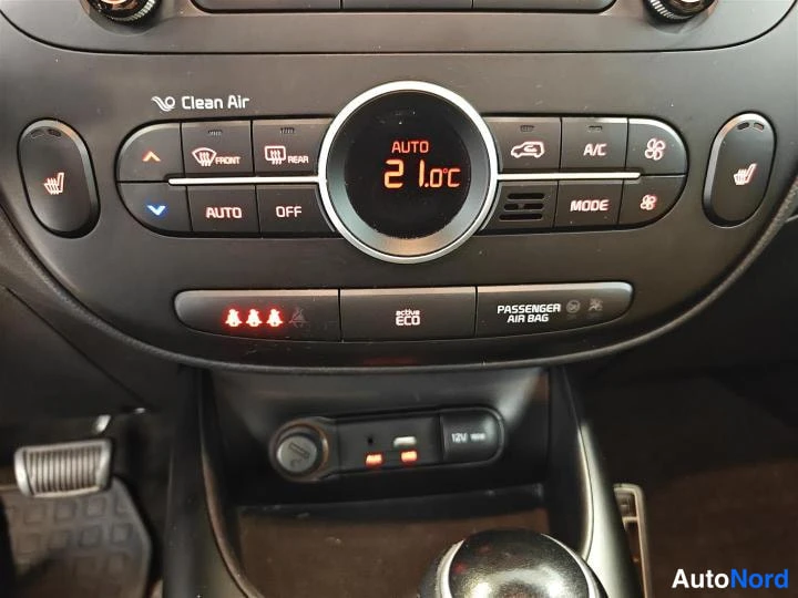 Valkoinen Kia SOUL 2015, yksityiskohta, kuva 17
