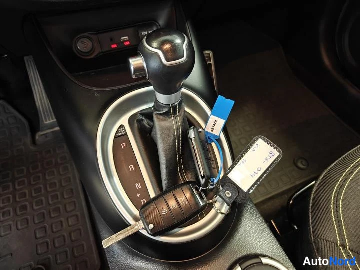 Valkoinen Kia SOUL 2015, yksityiskohta, kuva 18
