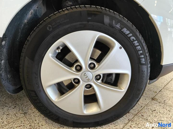 Valkoinen Kia SOUL 2015, yksityiskohta, kuva 19