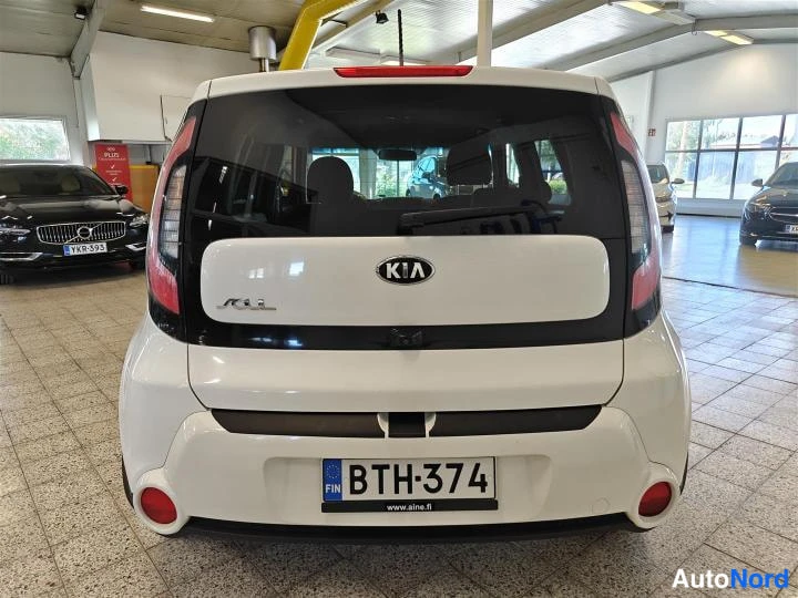 Valkoinen Kia SOUL 2015, takaa, kuva 7