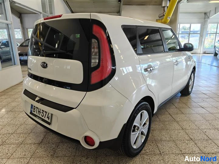 Valkoinen Kia SOUL 2015, takaviisto, kuva 6