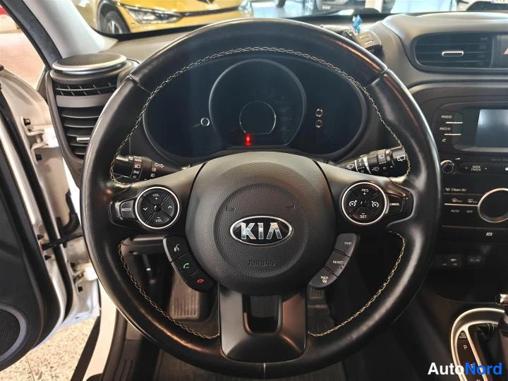 Valkoinen Kia SOUL 2015, yksityiskohta, kuva 13