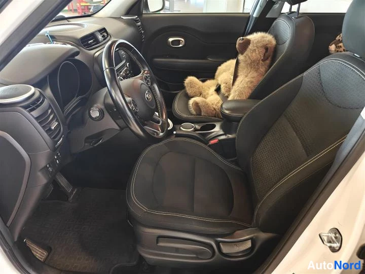 Valkoinen Kia SOUL 2015, ohjaamo, kuva 8