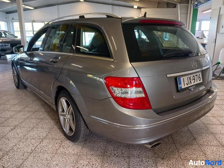Harmaa Mercedes-Benz C 220 CDI 2011, takaviisto, kuva 4