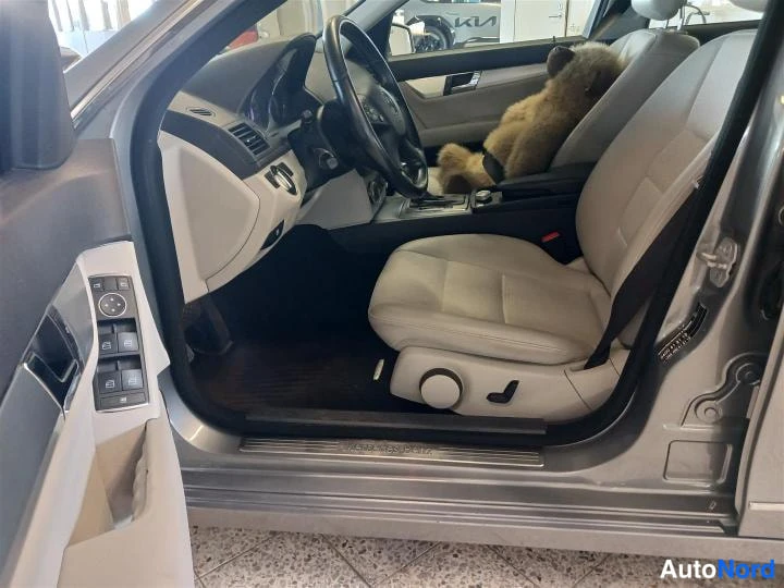 Harmaa Mercedes-Benz C 220 CDI 2011, etuistuimet, kuva 6