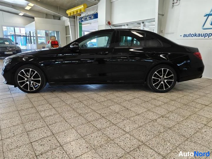 Musta Mercedes-Benz E 200 d 2011, kuva 36
