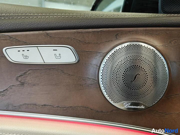 Musta Mercedes-Benz E 200 d 2011, yksityiskohta, kuva 13