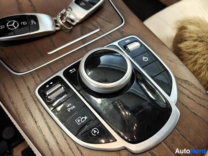 Musta Mercedes-Benz E 200 d 2011, yksityiskohta, kuva 20