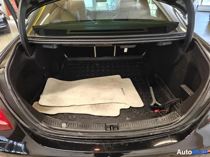 Musta Mercedes-Benz E 200 d 2011, tavaratila, kuva 11
