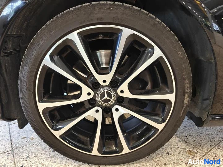 Musta Mercedes-Benz E 200 d 2011, yksityiskohta, kuva 23