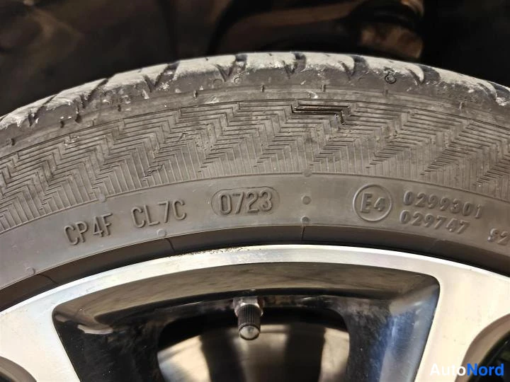 Musta Mercedes-Benz E 200 d 2011, yksityiskohta, kuva 24