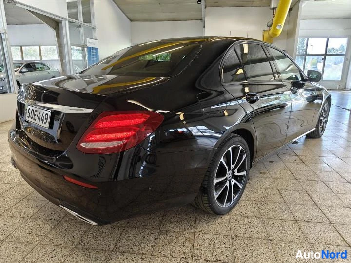 Musta Mercedes-Benz E 200 d 2011, takaviisto, kuva 4