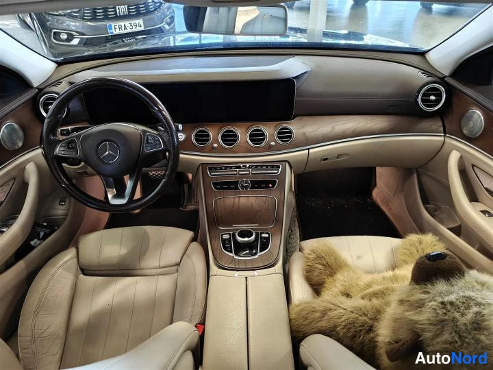Musta Mercedes-Benz E 200 d 2011, kuva 37