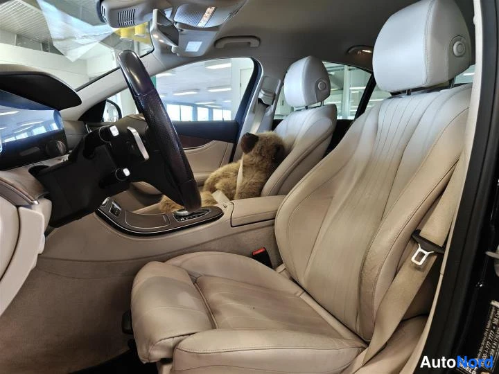 Musta Mercedes-Benz E 200 d 2011, etuistuimet, kuva 7