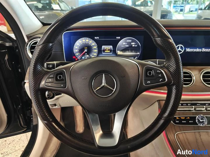 Musta Mercedes-Benz E 200 d 2011, yksityiskohta, kuva 12