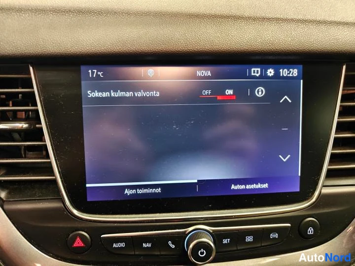 Valkoinen Opel Grandland X 2018, yksityiskohta, kuva 20