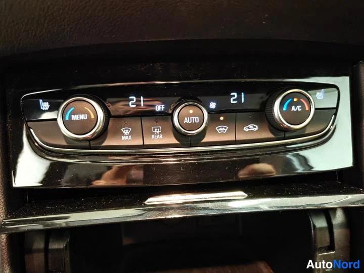Valkoinen Opel Grandland X 2018, yksityiskohta, kuva 21
