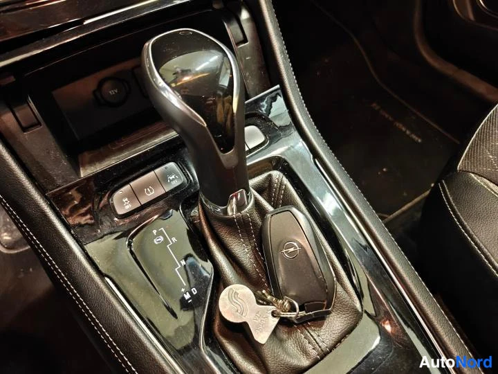 Valkoinen Opel Grandland X 2018, yksityiskohta, kuva 22