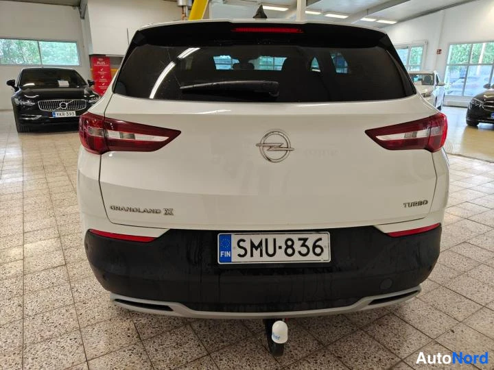 Valkoinen Opel Grandland X 2018, takaa, kuva 6