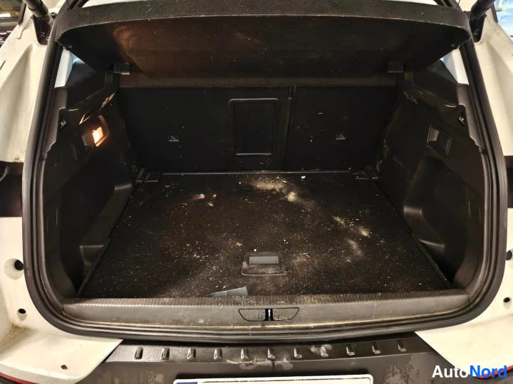 Valkoinen Opel Grandland X 2018, tavaratila, kuva 13