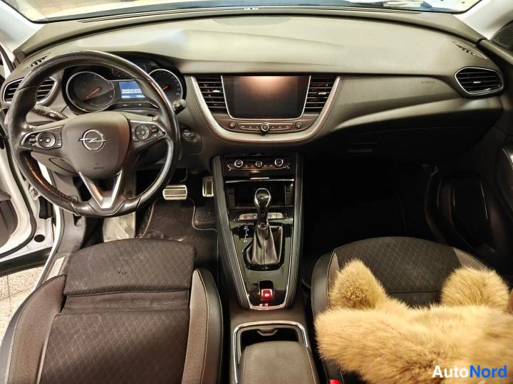 Valkoinen Opel Grandland X 2018, ohjaamo, kuva 7