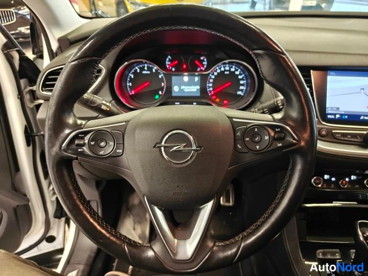 Valkoinen Opel Grandland X 2018, ohjaamo, kuva 8