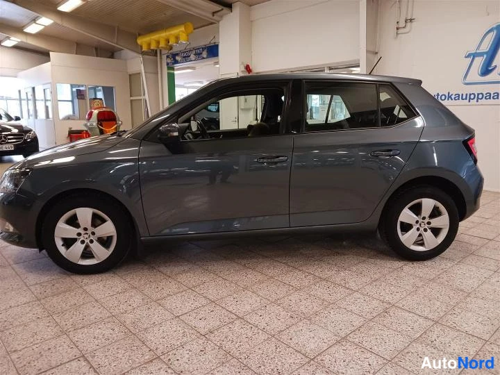 Harmaa Skoda Fabia 2016, etuviisto, keula vasemmalle, kuva 3