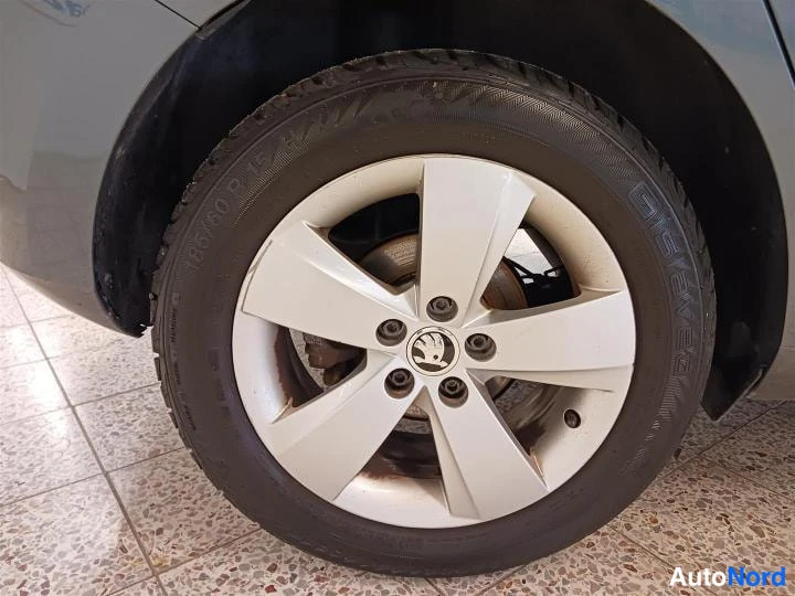 Harmaa Skoda Fabia 2016, yksityiskohta, kuva 16