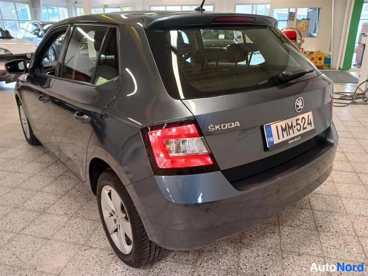Harmaa Skoda Fabia 2016, takaviisto, kuva 5