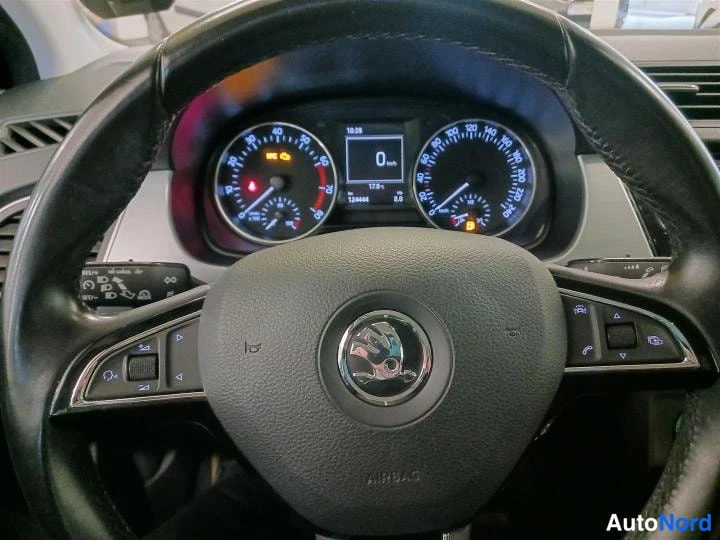 Harmaa Skoda Fabia 2016, yksityiskohta, kuva 14