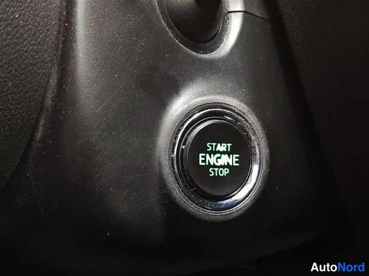 Sininen Skoda Rapid Spaceback 2018, yksityiskohta, kuva 25