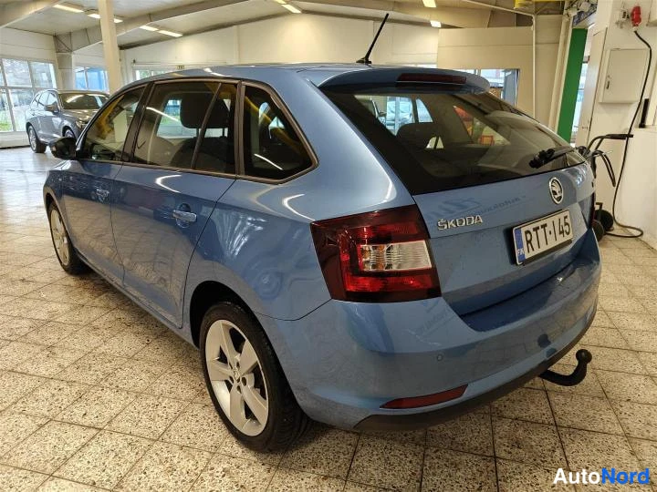 Sininen Skoda Rapid Spaceback 2018, takaviisto, kuva 5