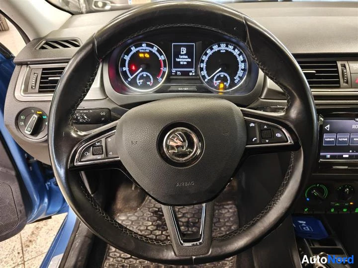Sininen Skoda Rapid Spaceback 2018, yksityiskohta, kuva 14