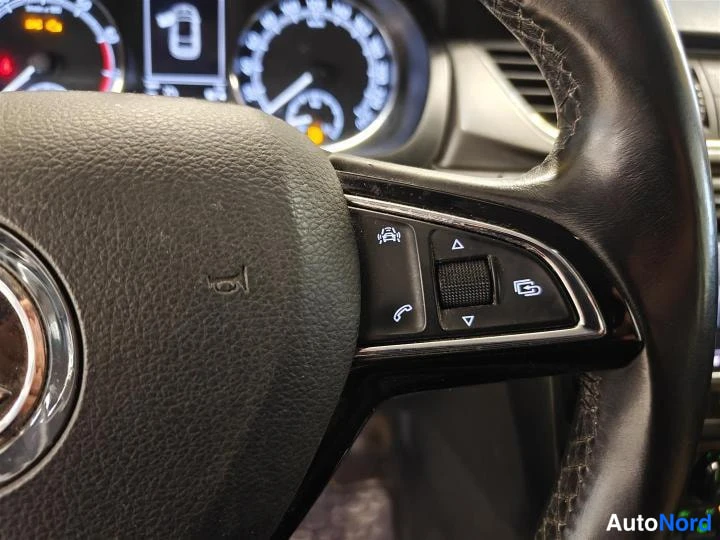 Sininen Skoda Rapid Spaceback 2018, yksityiskohta, kuva 23