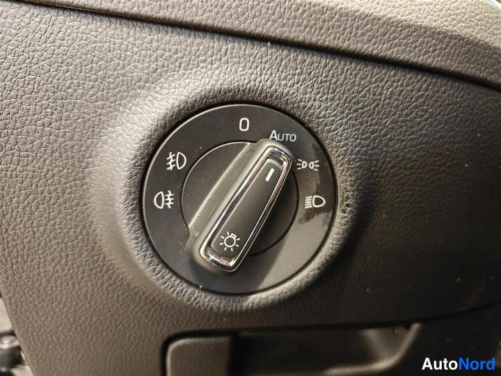 Musta Skoda Superb 2020, yksityiskohta, kuva 14