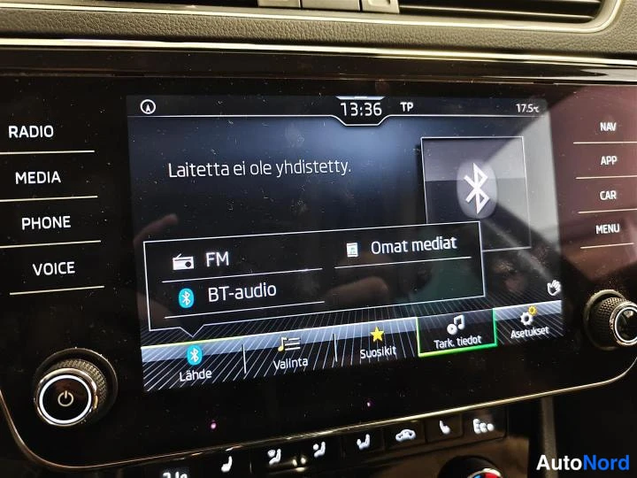Musta Skoda Superb 2020, yksityiskohta, kuva 20